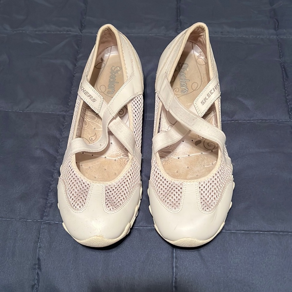 Skechers White Leather & Mesh Shoe Size 11 for Sale